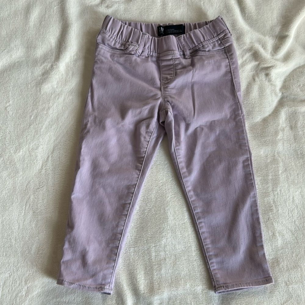 Like new Gap Jean capris in lilac